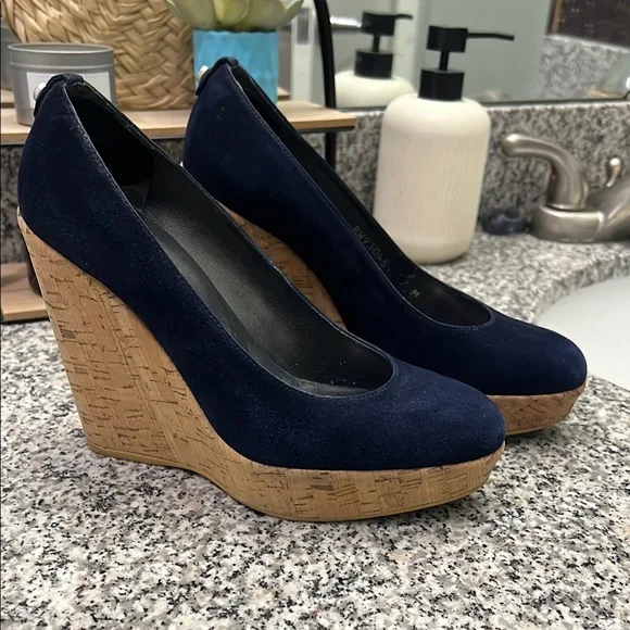 Size 7 Stuart Weitzman heels - Picture 1 of 5